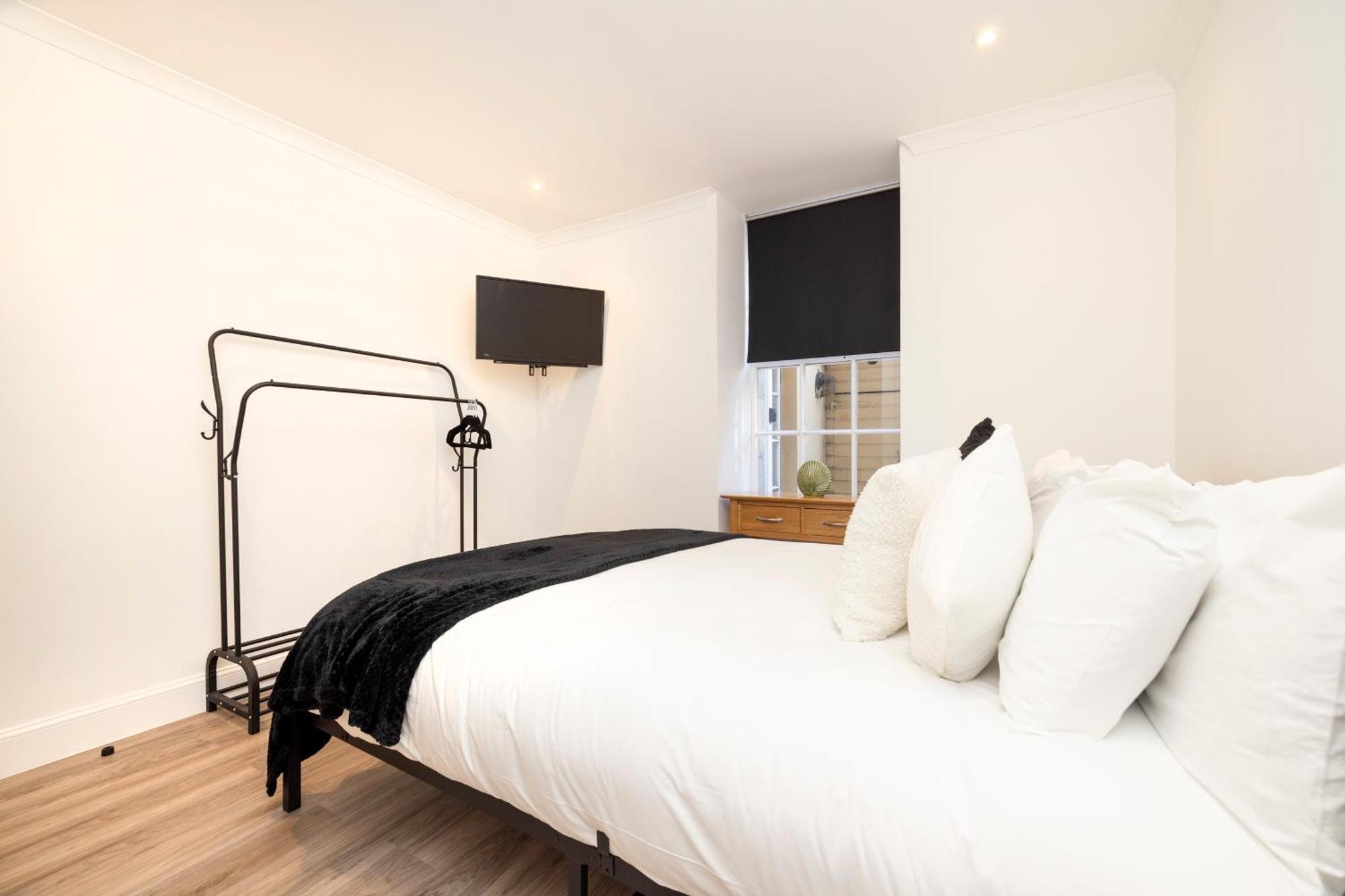 Joivy 3Br Flat In Haymarket With Free Parking Эдинбург Экстерьер фото