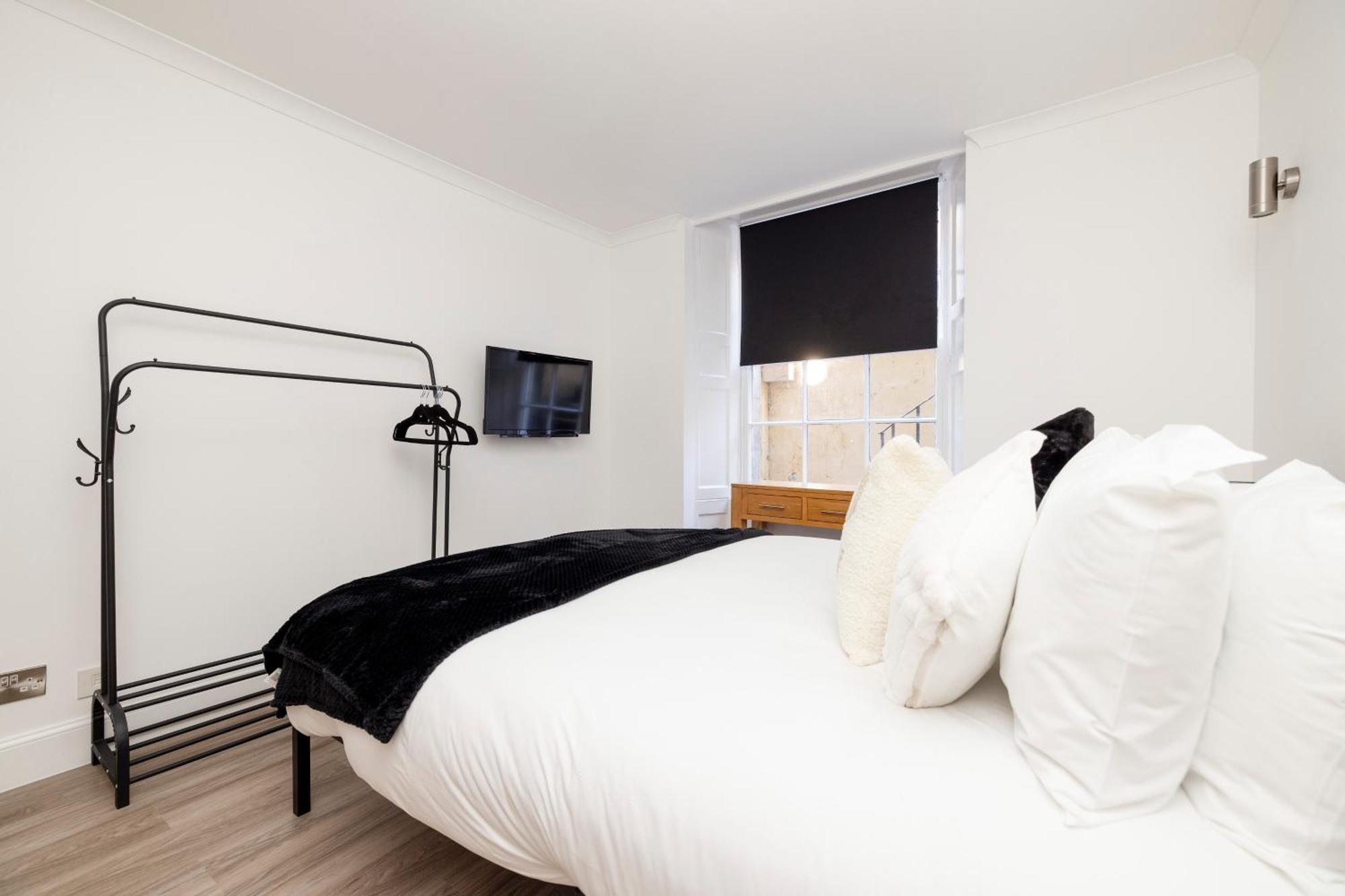 Joivy 3Br Flat In Haymarket With Free Parking Эдинбург Экстерьер фото