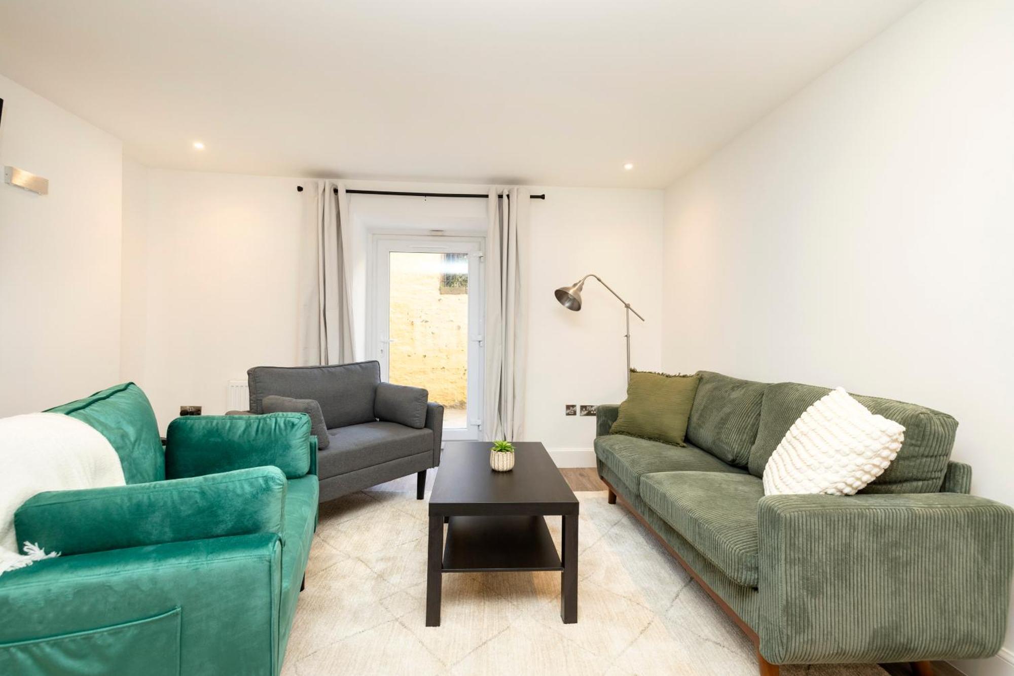 Joivy 3Br Flat In Haymarket With Free Parking Эдинбург Экстерьер фото
