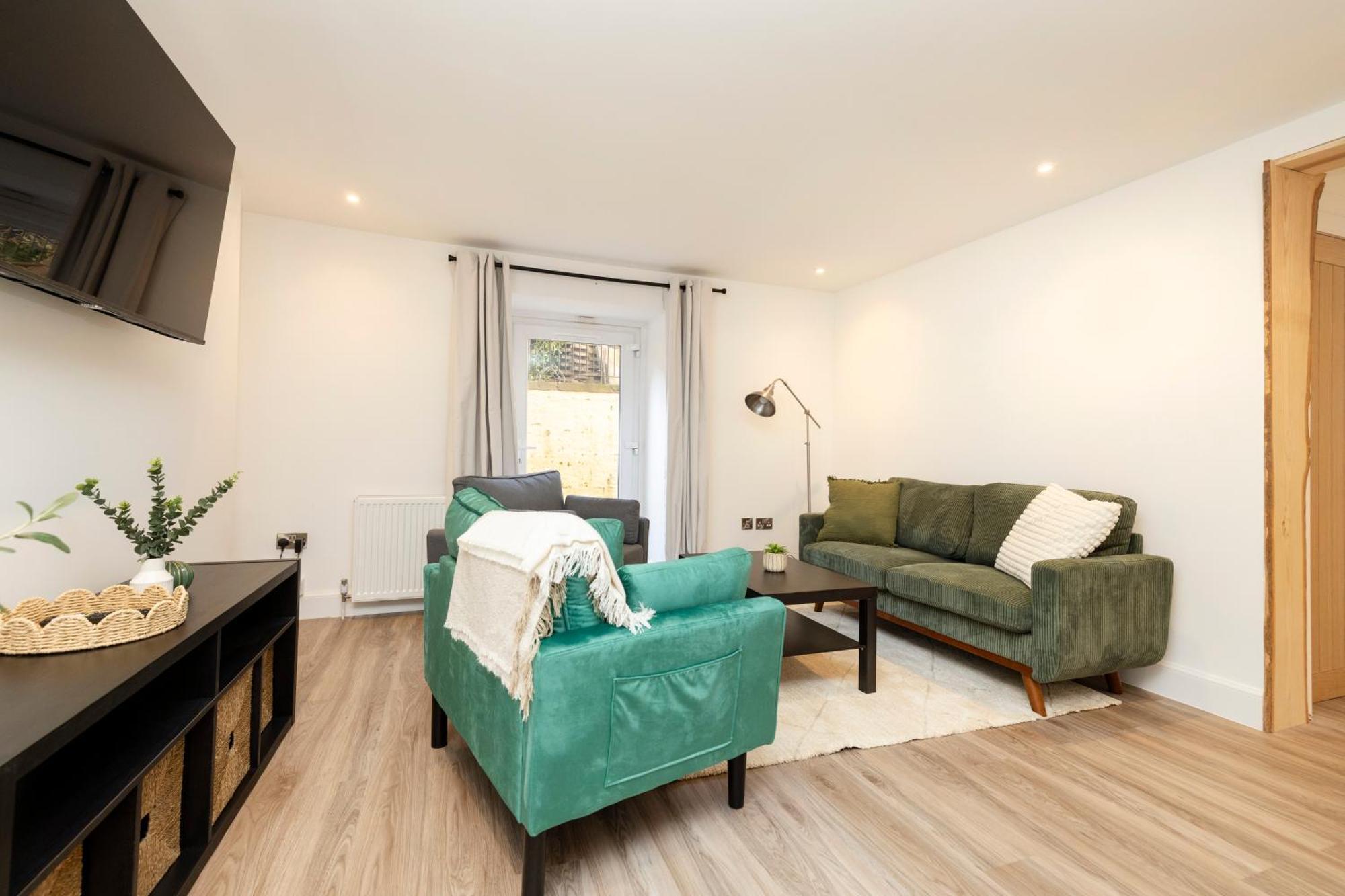 Joivy 3Br Flat In Haymarket With Free Parking Эдинбург Экстерьер фото