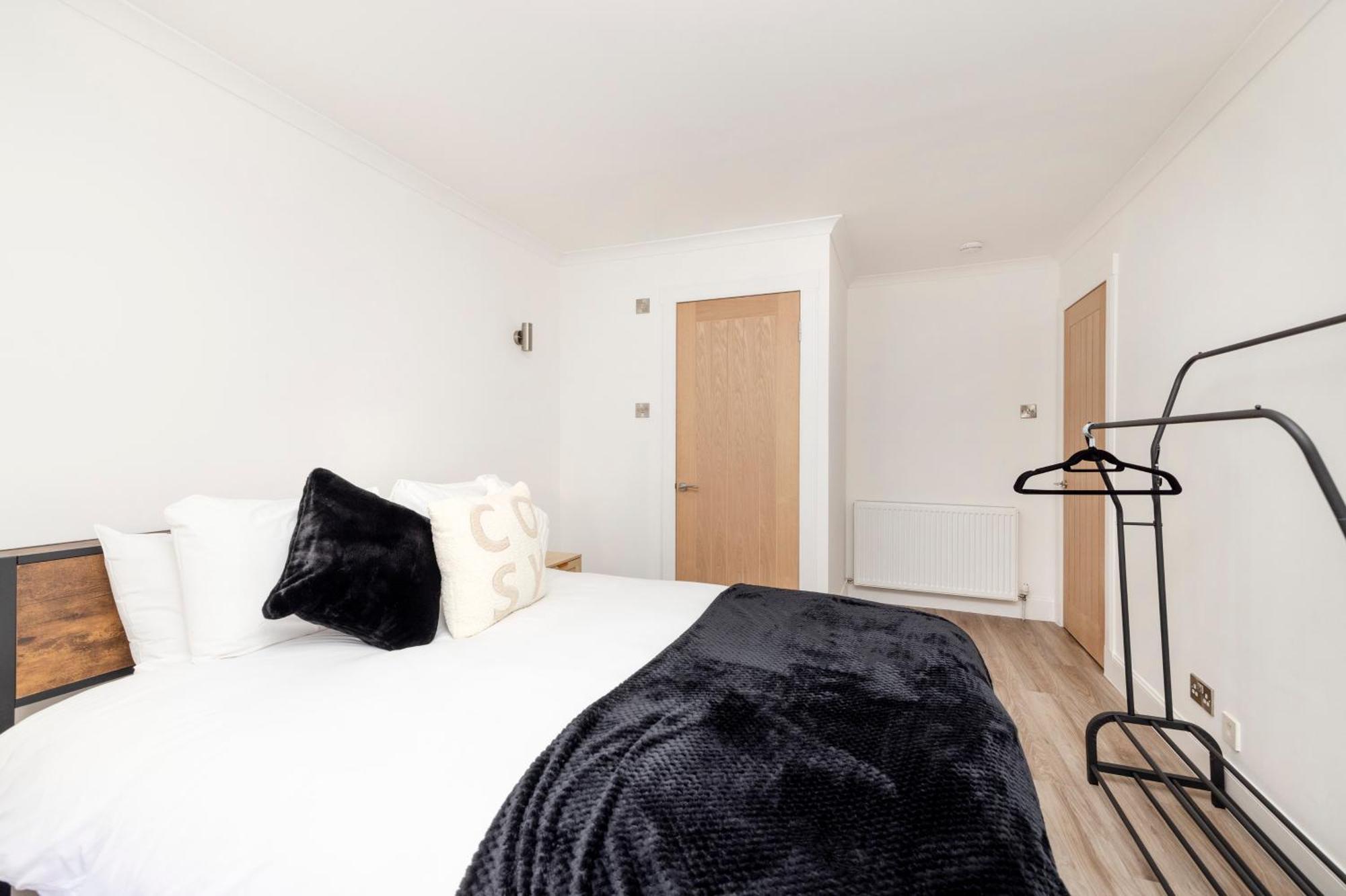 Joivy 3Br Flat In Haymarket With Free Parking Эдинбург Экстерьер фото
