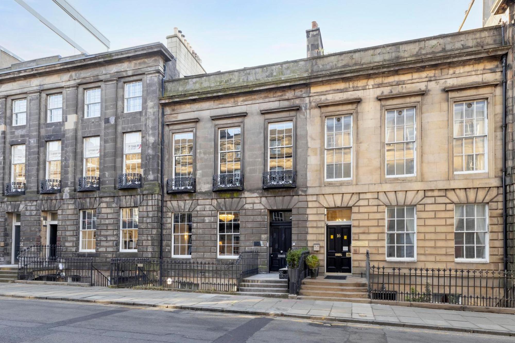 Joivy 3Br Flat In Haymarket With Free Parking Эдинбург Экстерьер фото
